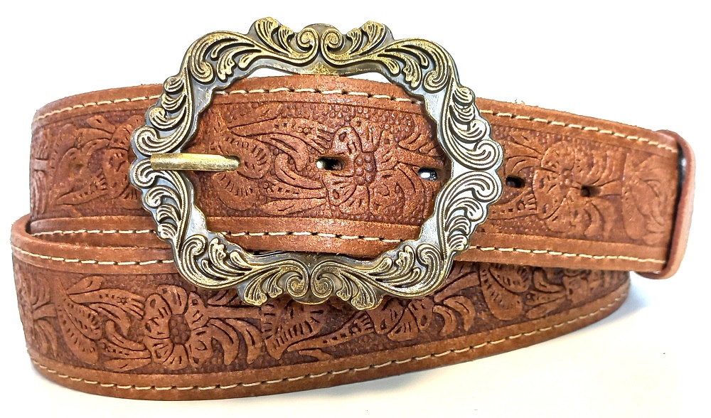 Opasek s ozdobnou přezkou