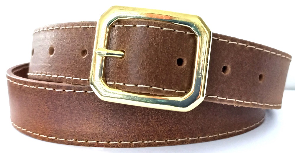 Kožený opasek se zlatou přezkou