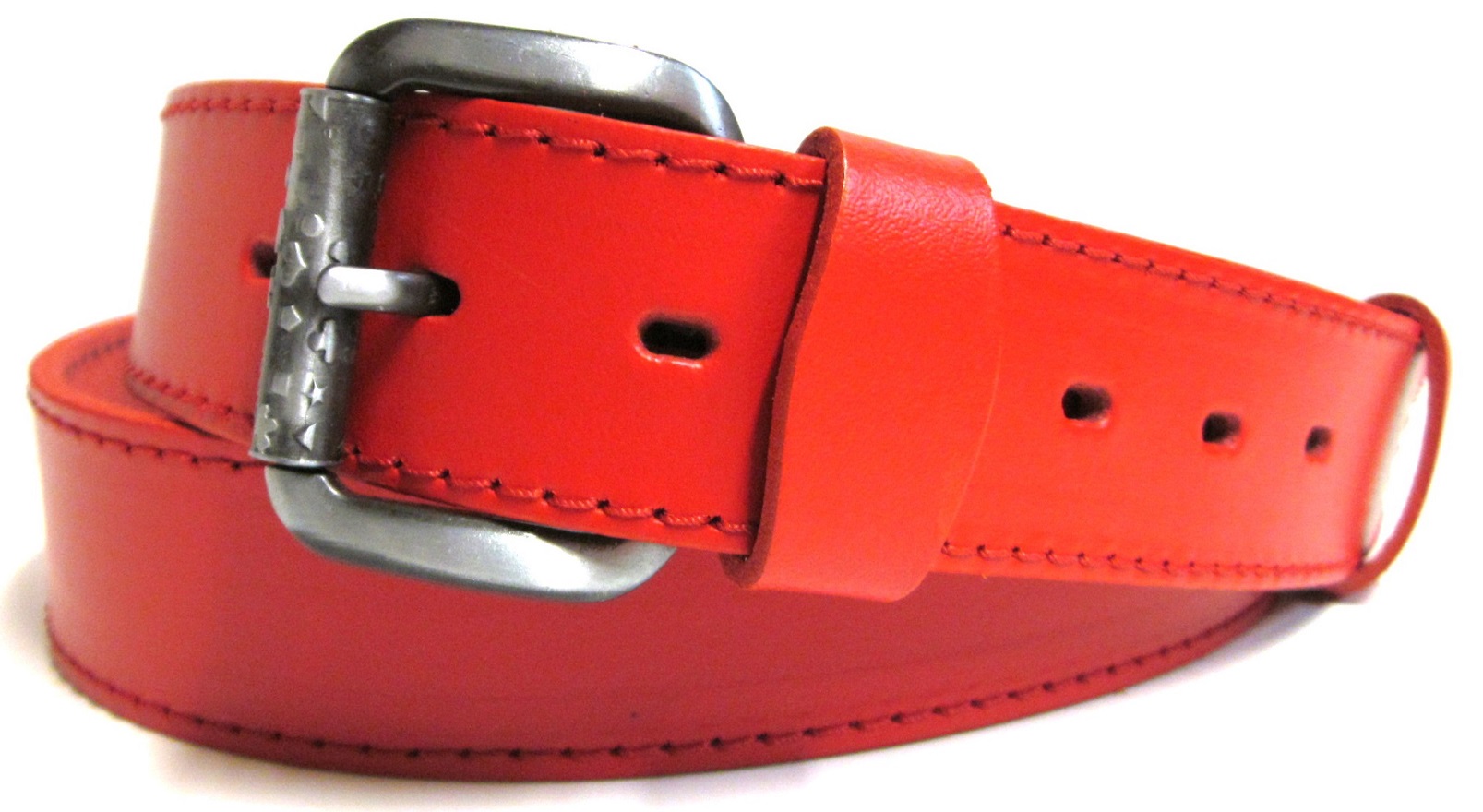 Červený kožený opasek
