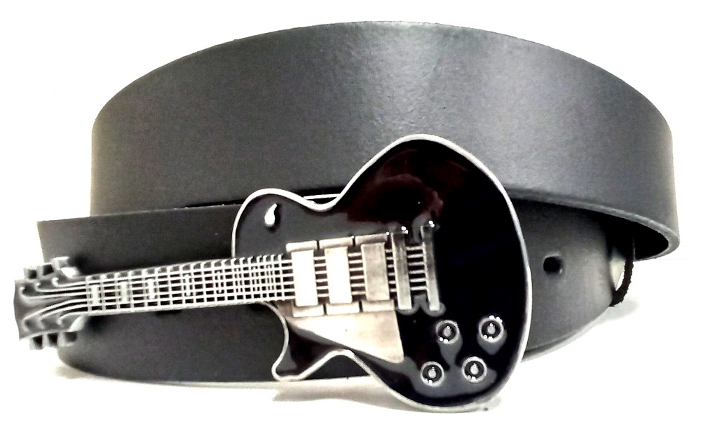 Opasek s velkou přezkou kytara