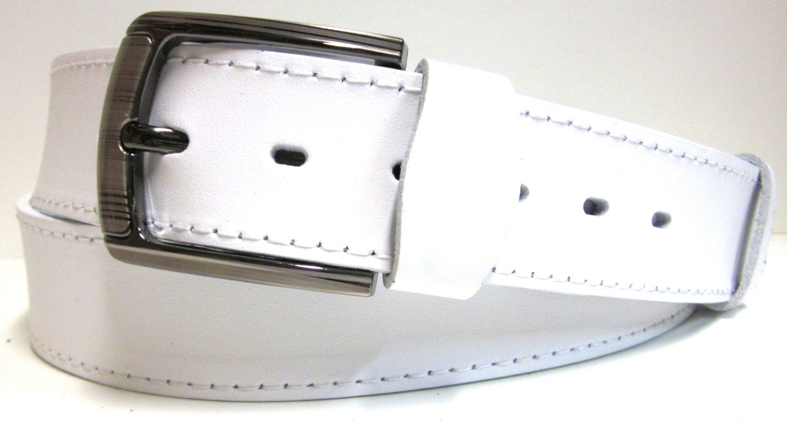 Bílý kožený opasek
