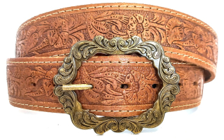 Opasek s ozdobnou přezkou