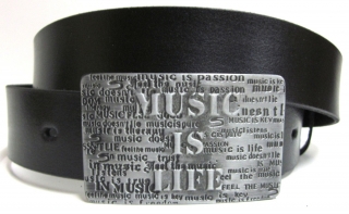 Kožený opasek s velkou plnou přezkou