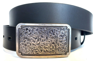 Kožený opasek s velkou moderní přezkou