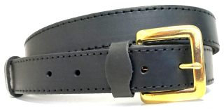 Úzký opasek se zlatou přezkou