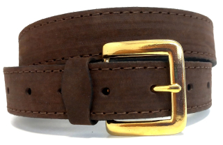 Úzký hnědý opasek se zlatou přezkou