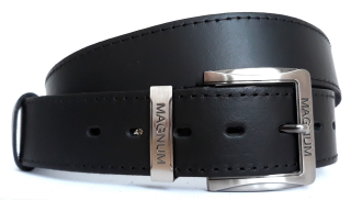 Kožený opasek s kovovým poutkem