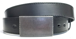 Kožený pásek s velkou sponou