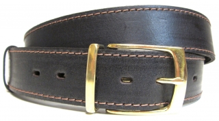 Opasek s pevnou zlatou přezkou