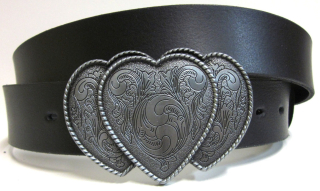Kožený pásek s přezkou tři srdce
